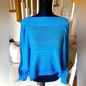 We the Free size XS blue dolman sleeve thermal top with pouch pocket‎